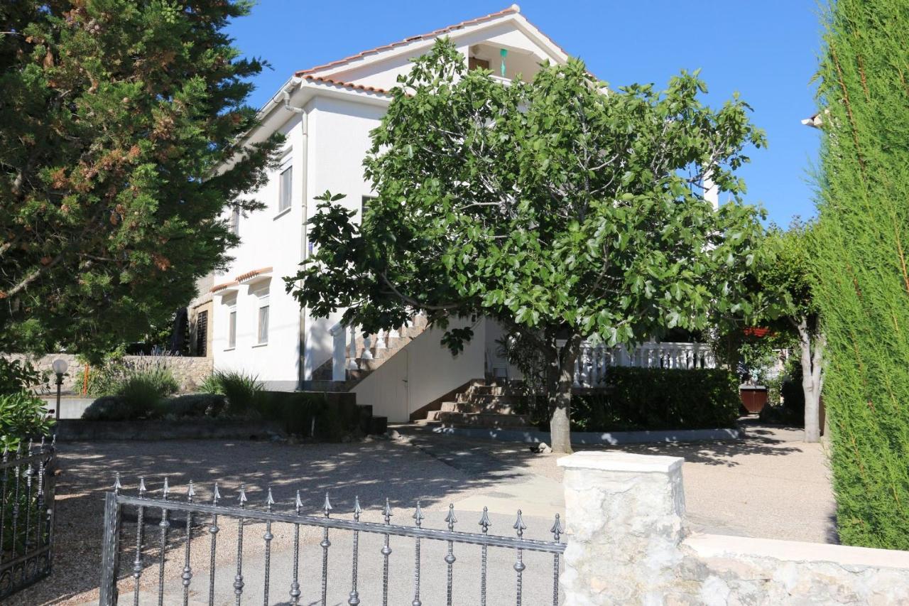 Apartments Nadenic Šilo Kültér fotó