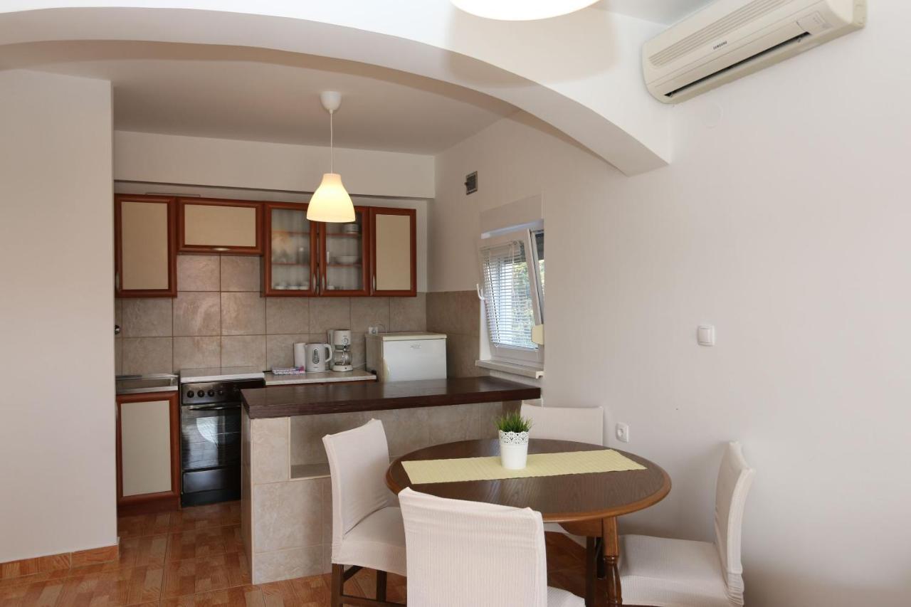 Apartments Nadenic Šilo Kültér fotó